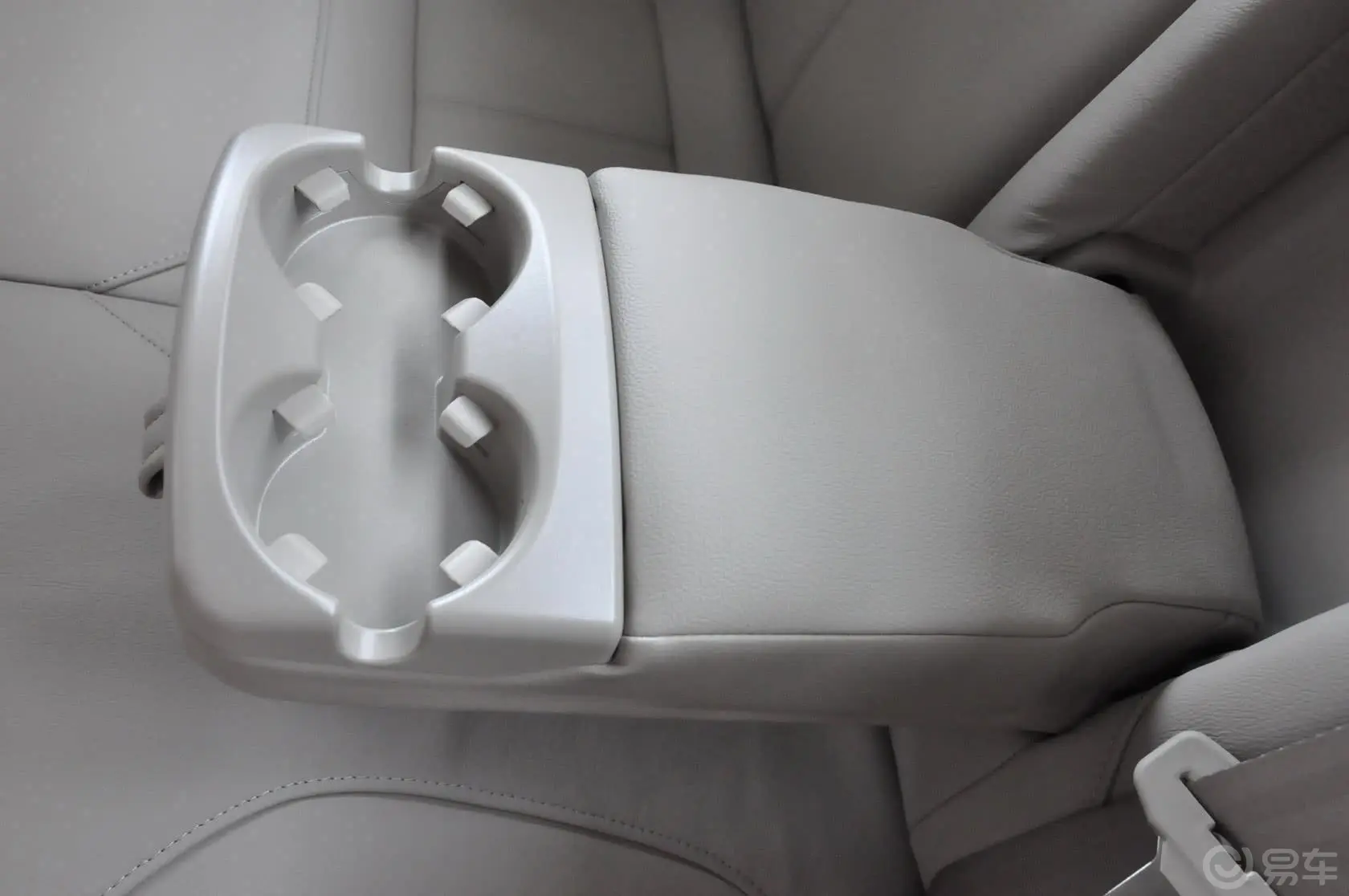 福克斯三厢 Ecoboost180 自动旗舰型座椅调节键