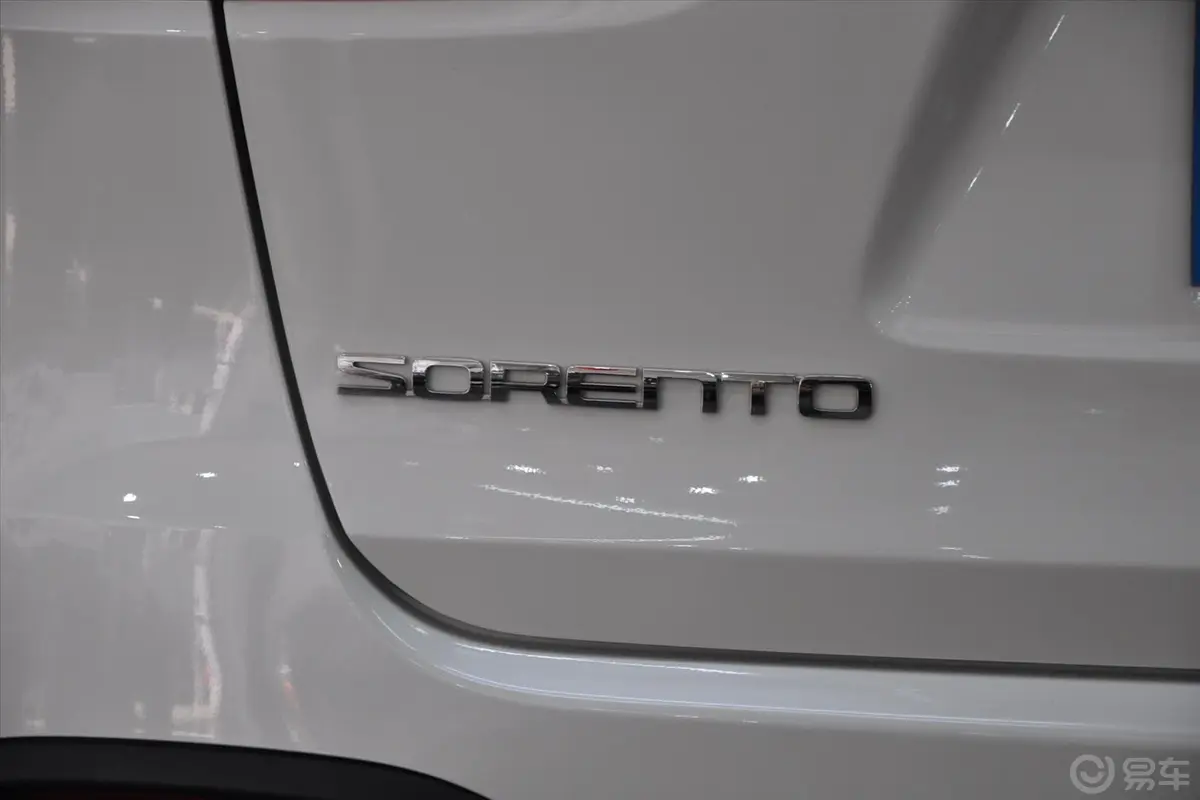索兰托索兰托L 2.4GDI 汽油 4WD 运动版 七座 国V尾标