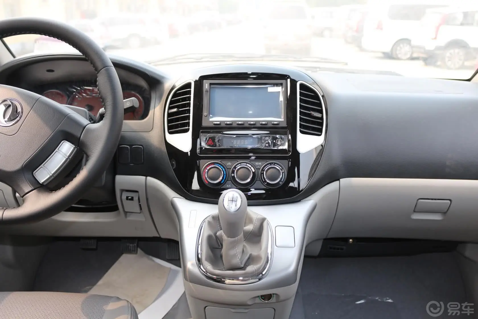 菱智M5-Q3系列 2.0L 手动 7座 豪华型 标准版中控台驾驶员方向
