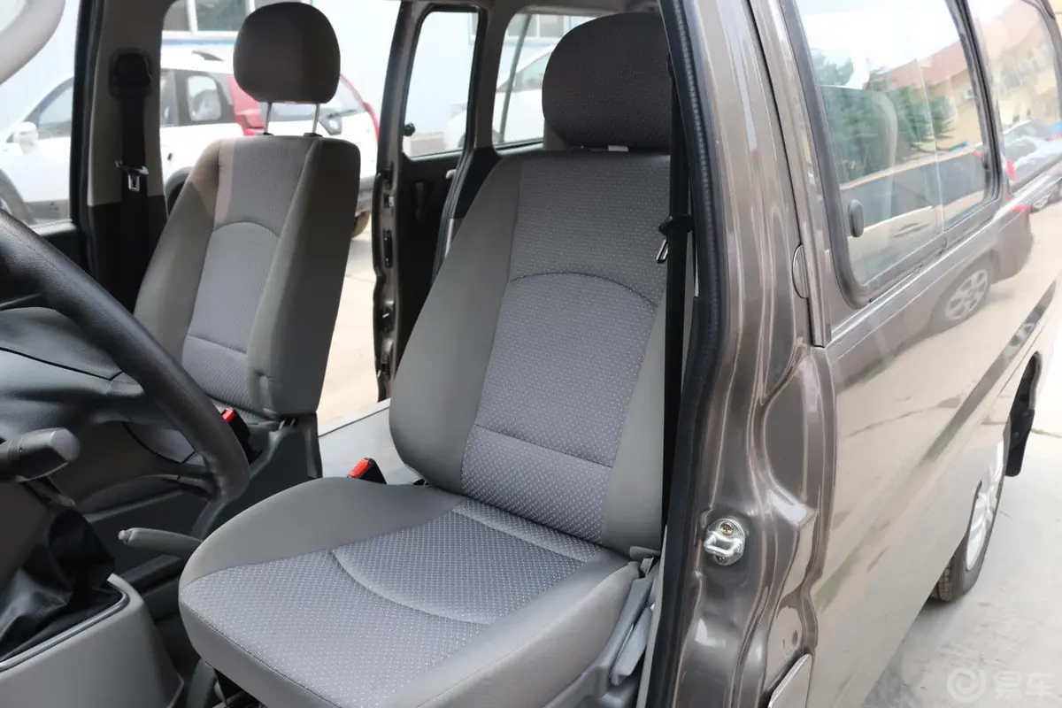 菱智V3-CV3系列 1.5L 手动 7座 标准型 国IV驾驶员座椅