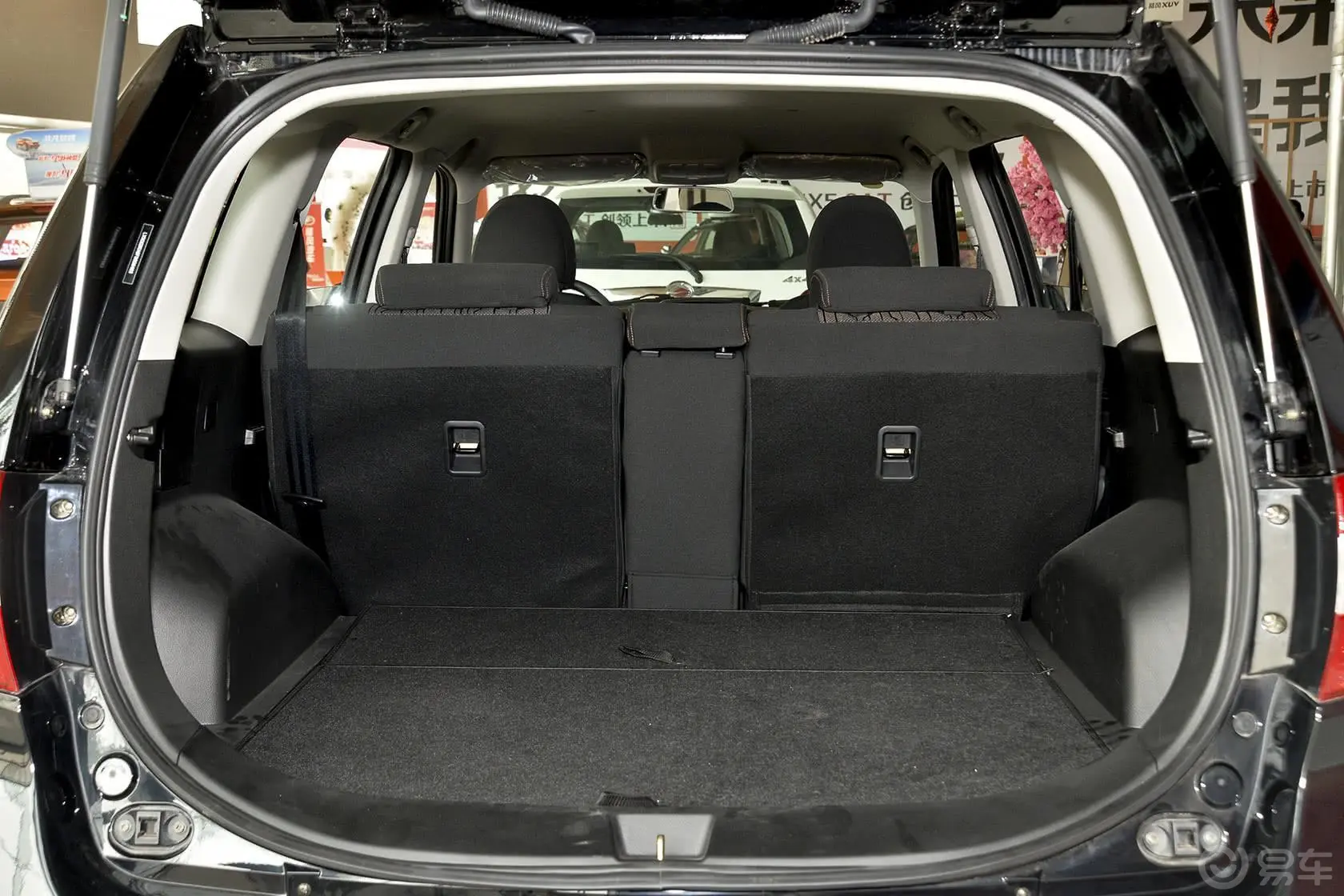 陆风X8探索版 2.0T 手动 四驱 超豪华型 柴油版行李箱空间