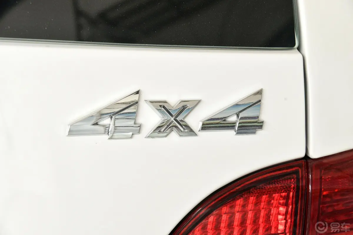 陆风X8探索版 2.0T 手动 四驱 超豪华型 汽油版外观