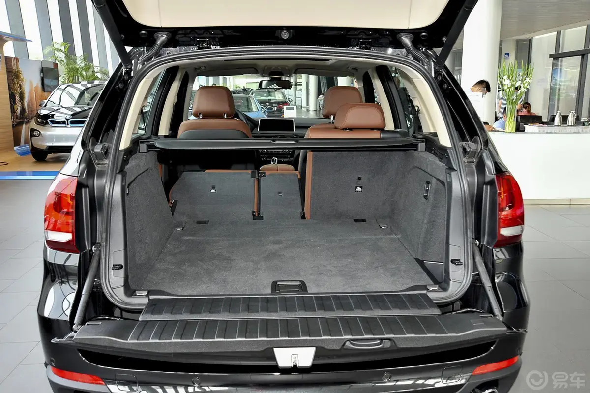 宝马X5(进口)xDrive35i 豪华型行李箱空间（后排左放倒）