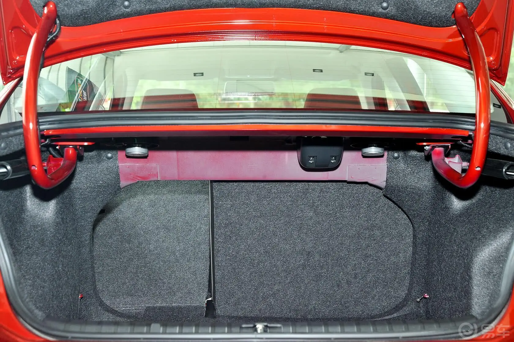 宝来1.6L 自动 舒适型行李箱空间（后排左放倒）