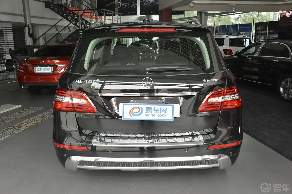 奔驰M级ML400 4MATIC 动感型正后水平