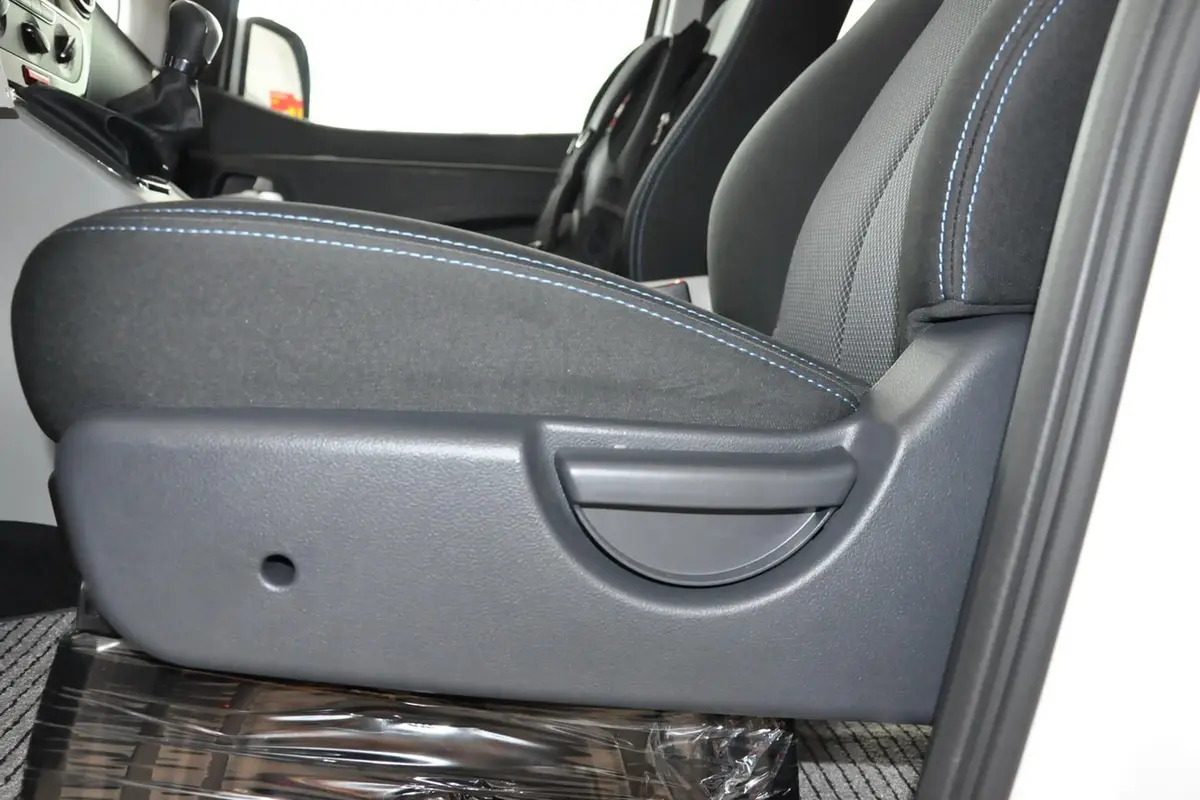瑞风M3创客版 1.6L 手动 豪华智能版座椅调节键