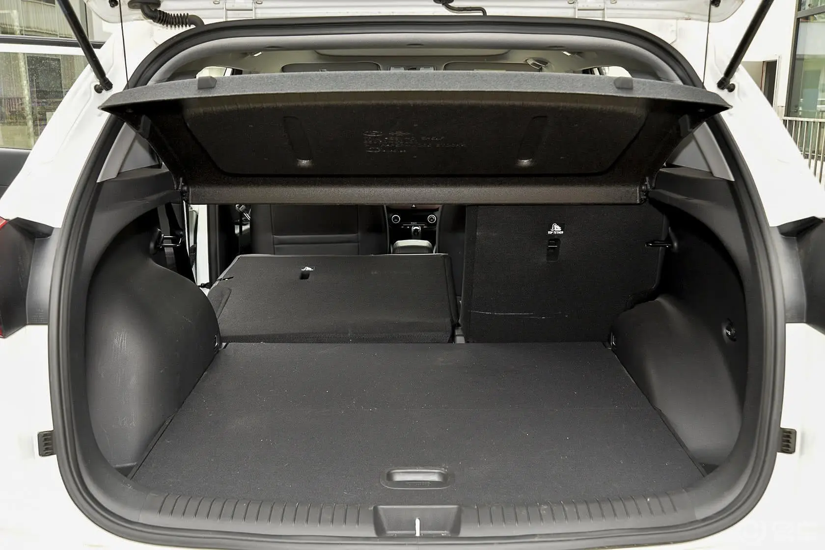现代ix252.0L DLX AT 自动四驱尊贵型行李箱空间