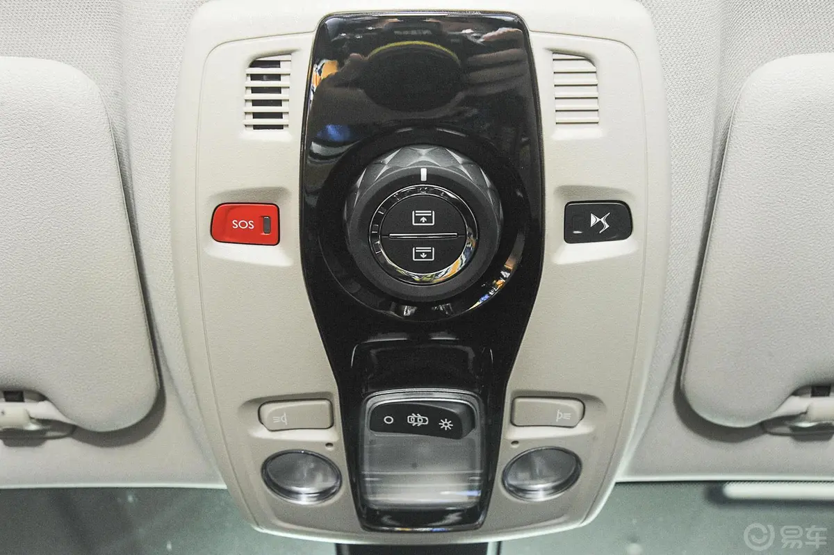 DS 61.6T 豪华版THP160前排车顶中央控制区
