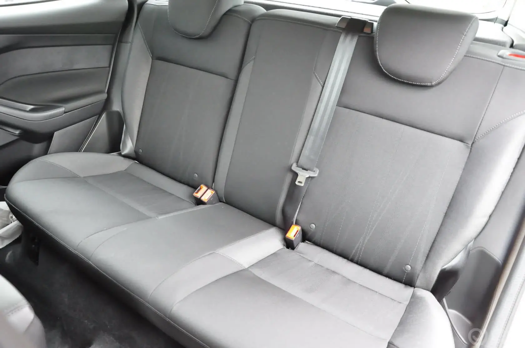福克斯两厢 1.6L 自动舒适型后排座椅