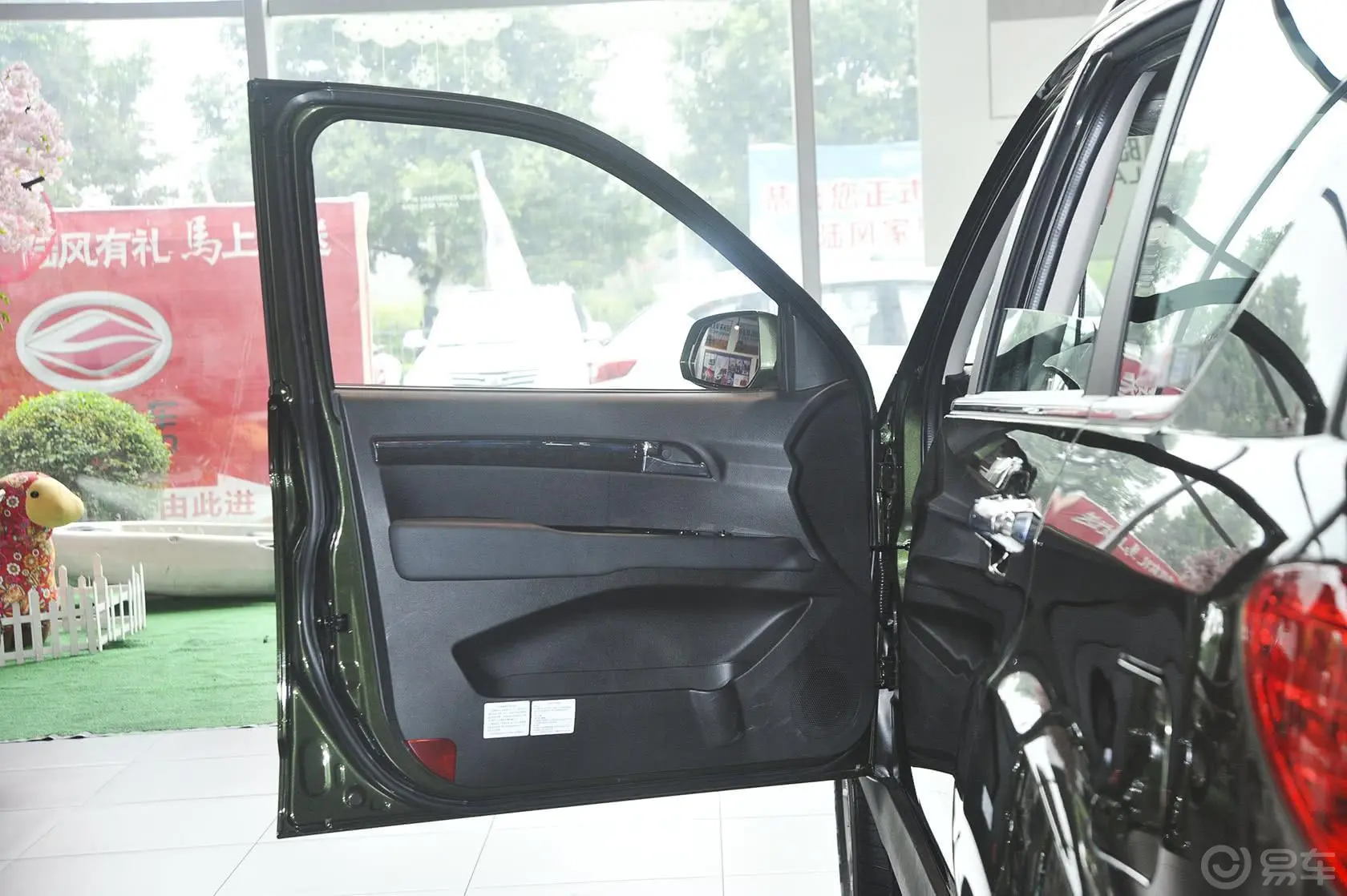 陆风X8探索版 2.0T 手动 四驱 超豪华型 柴油版驾驶员侧车门内门板