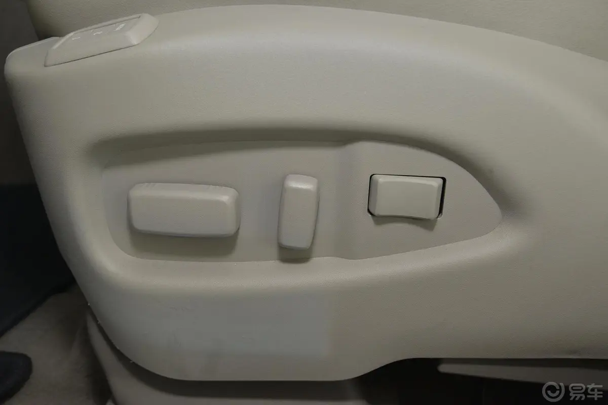 凯迪拉克SRX3.0L 手自一体 精英型座椅调节键