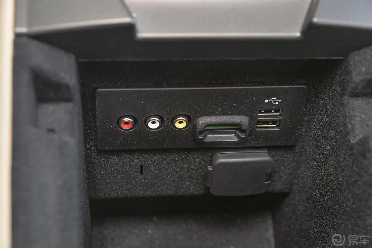 林肯MKZ2.0T 总统系列USB接口