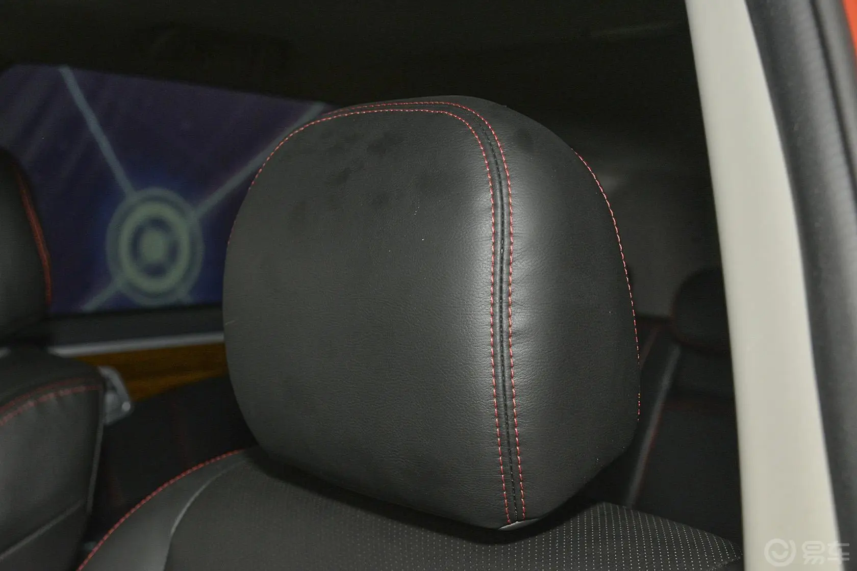 吉利GX7运动版 2.0L 自动 尊享型驾驶员头枕