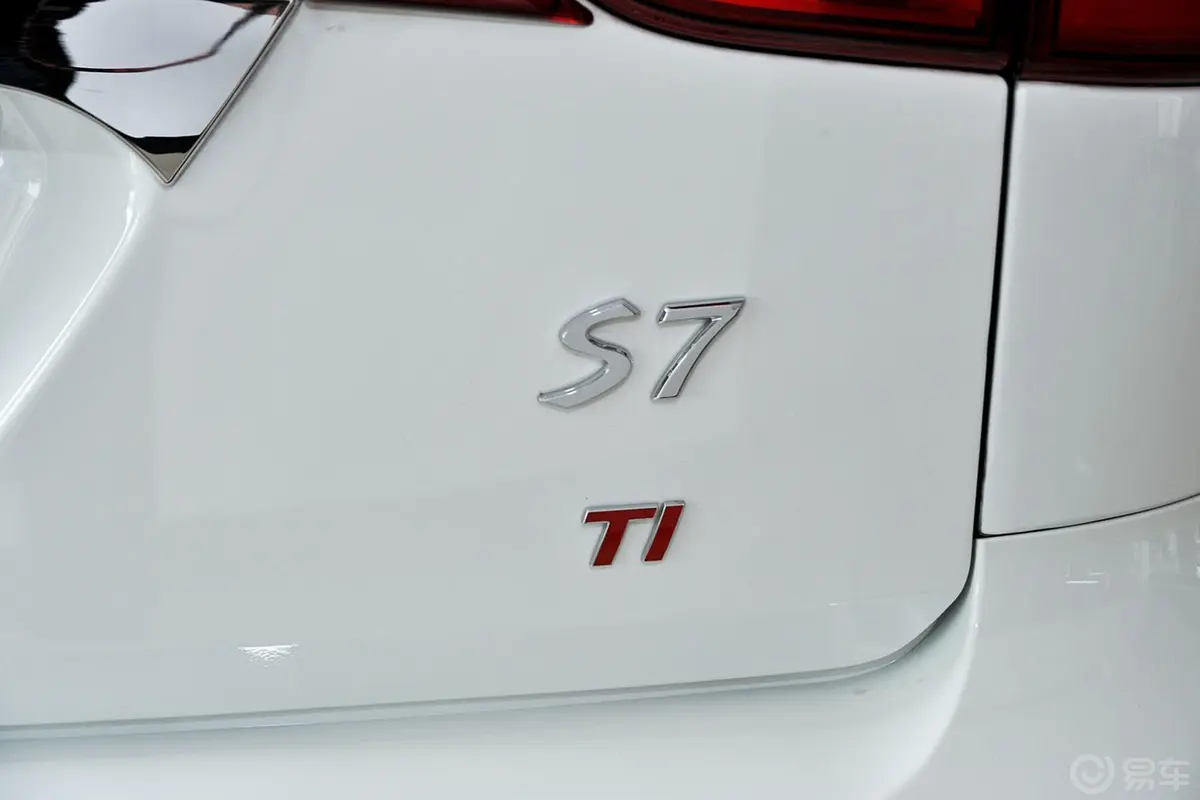 比亚迪S71.5T 手动 豪华型 7座 升级版尾标