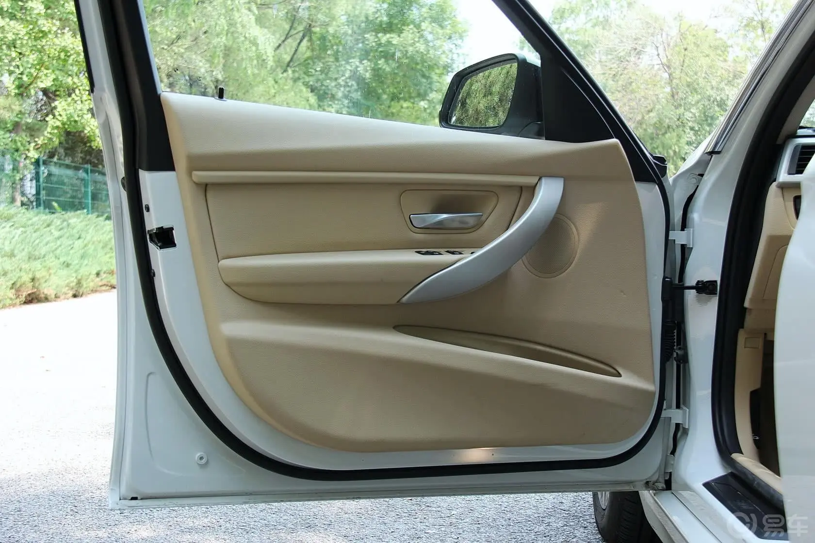 宝马3系316Li 时尚型驾驶员侧车门内门板