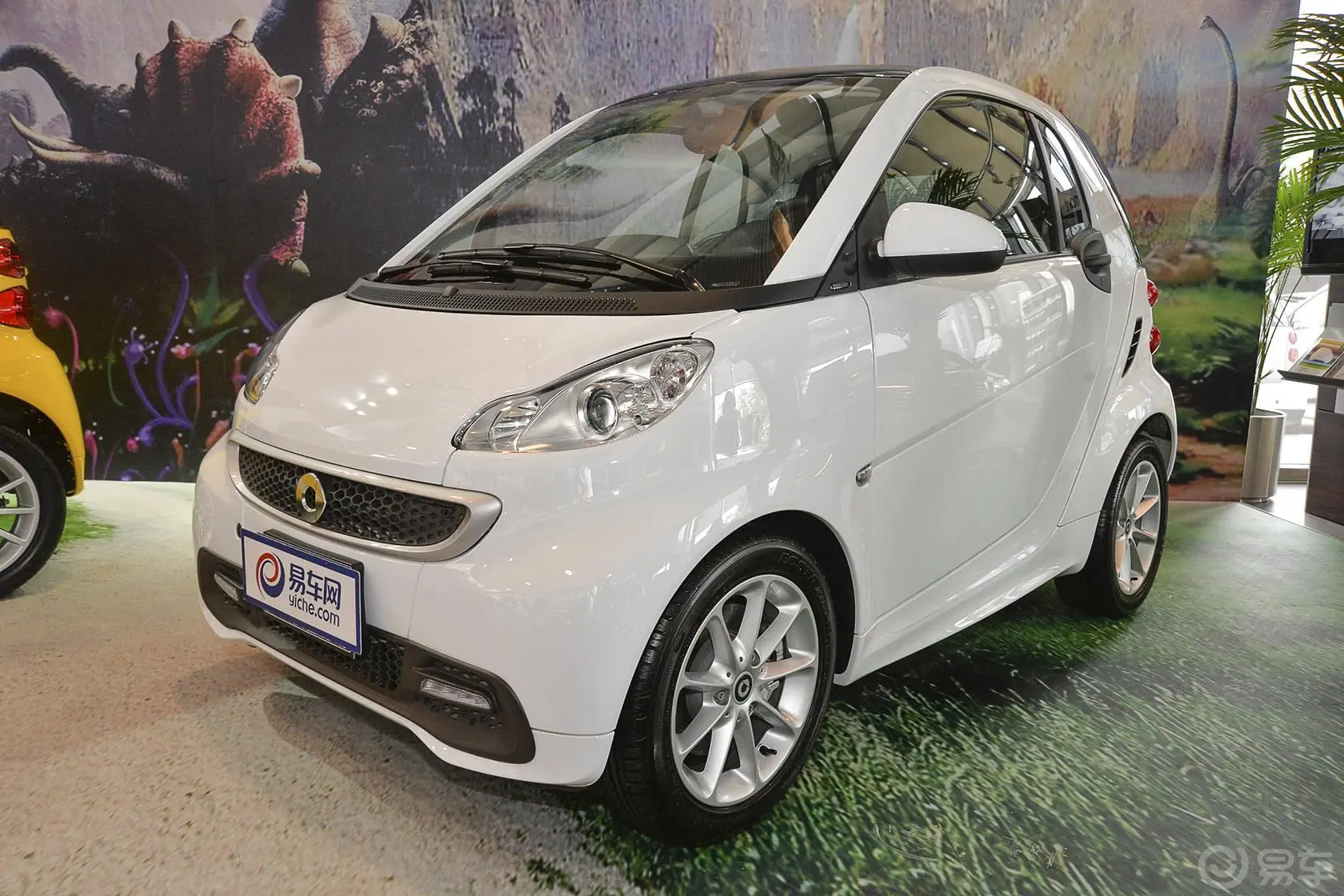 smart fortwo1.0 MHD 硬顶城市光波激情版侧前45度车头向左水平