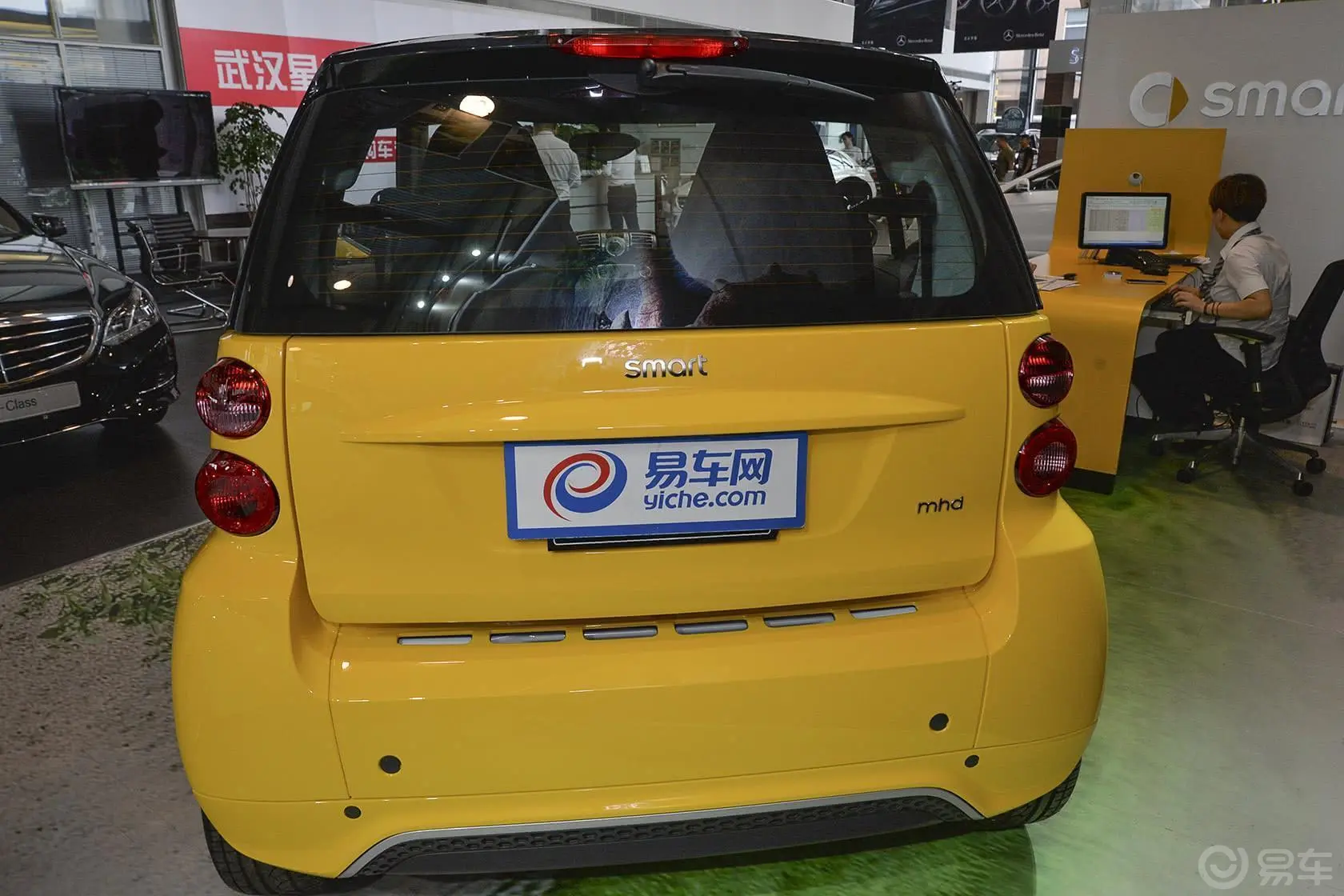 smart fortwo1.0 MHD 硬顶城市光波激情版正后水平