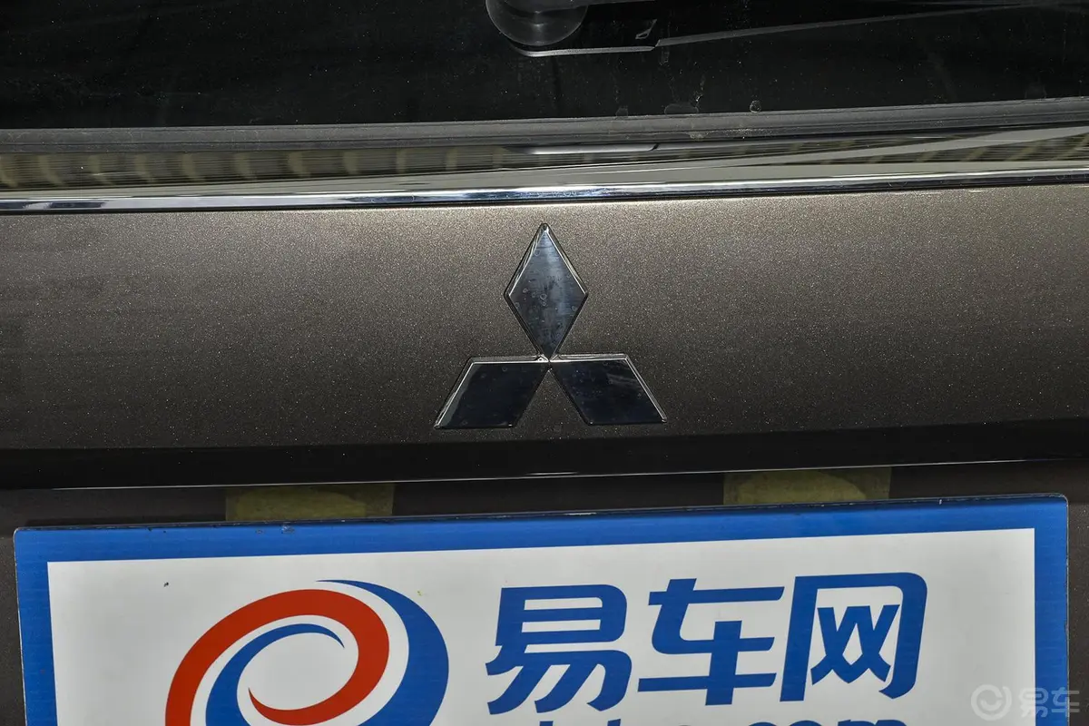 欧蓝德(进口)2.4L CVT 四驱 旗舰GT版 7座外观