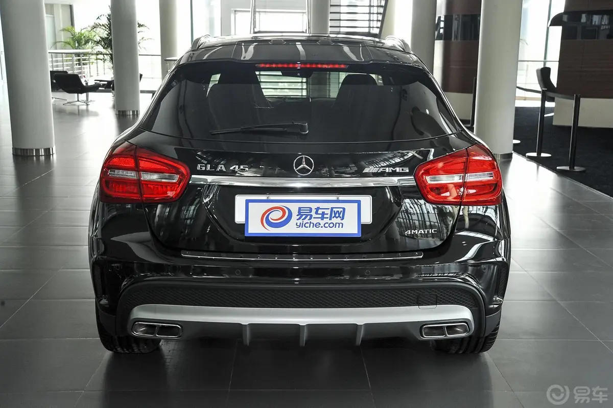 奔驰GLA AMGGLA 45 AMG 4MATIC正后水平