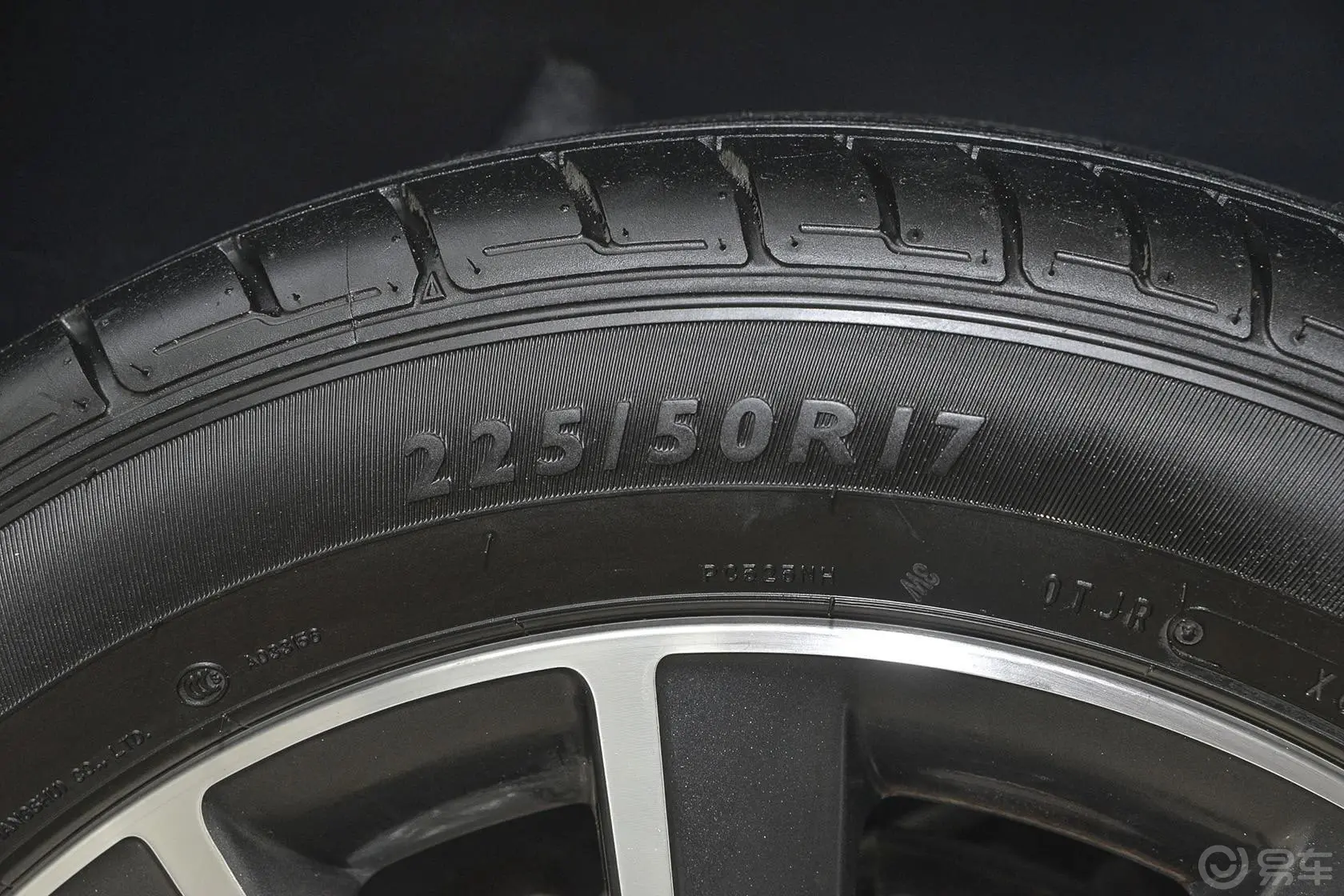 Yeti1.4TSI 双离合手自一体野驱版轮胎规格
