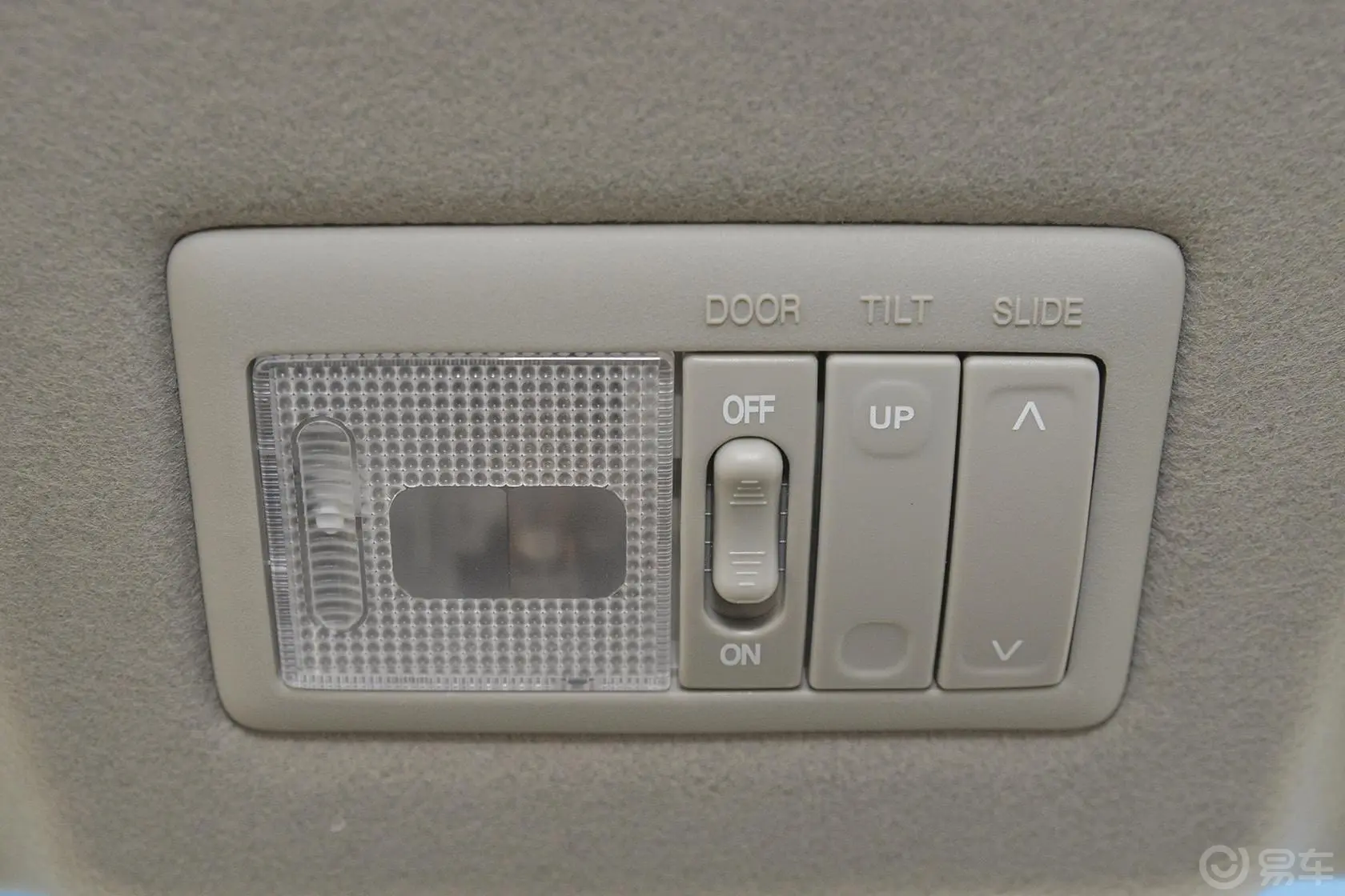 长安CX201.4L 手动 天窗导航版 国IV前排车顶中央控制区