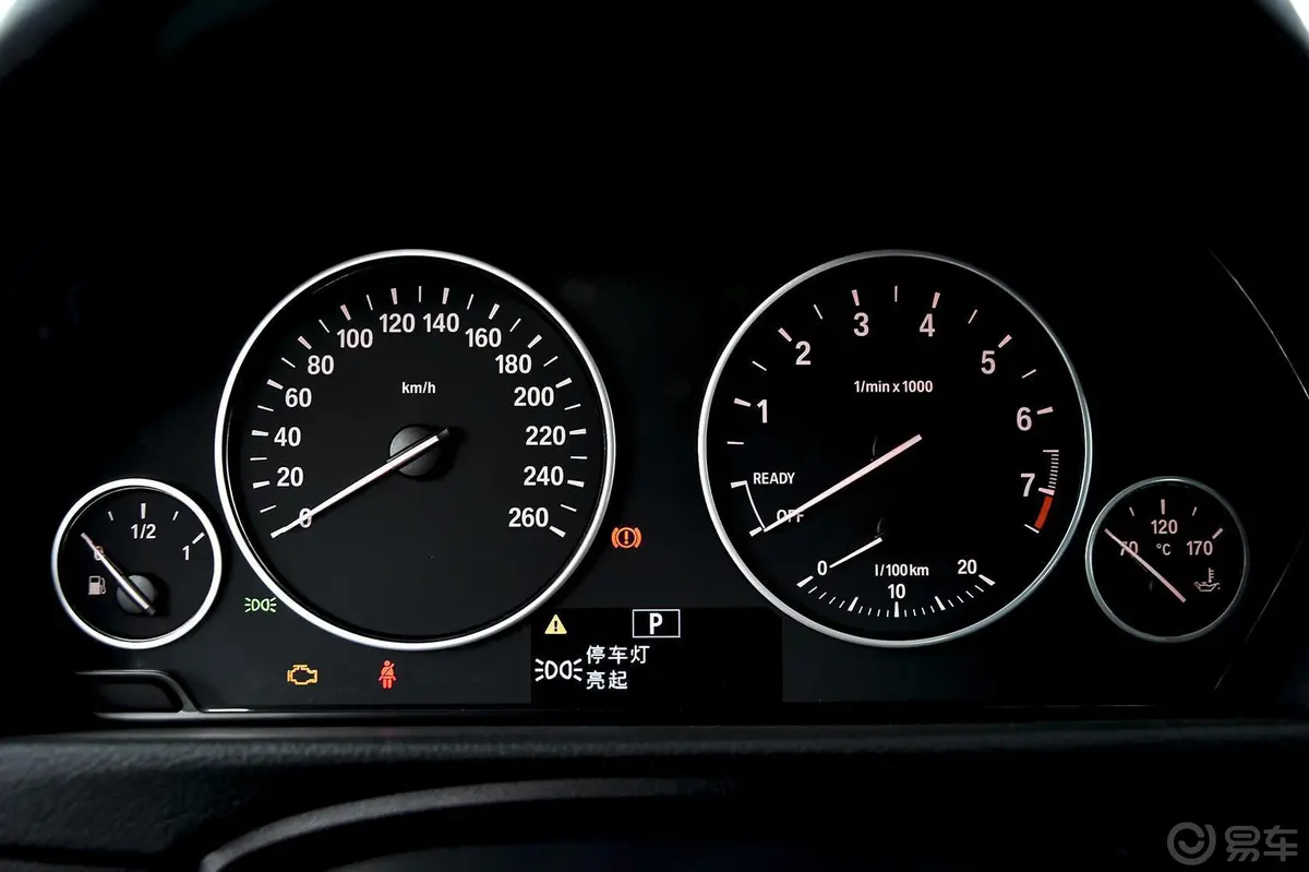 宝马3系GT320i 领先型仪表盘背光显示