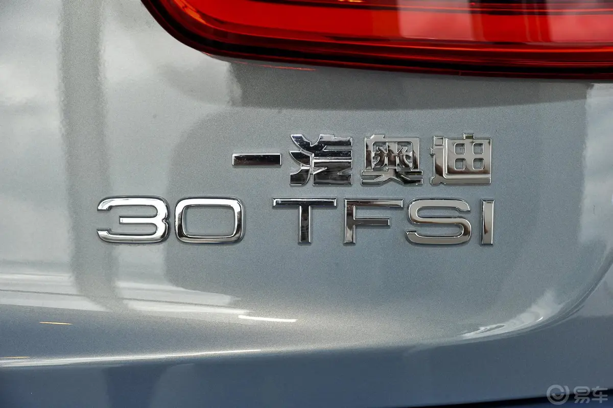 奥迪Q330 TFSI 舒适型尾标