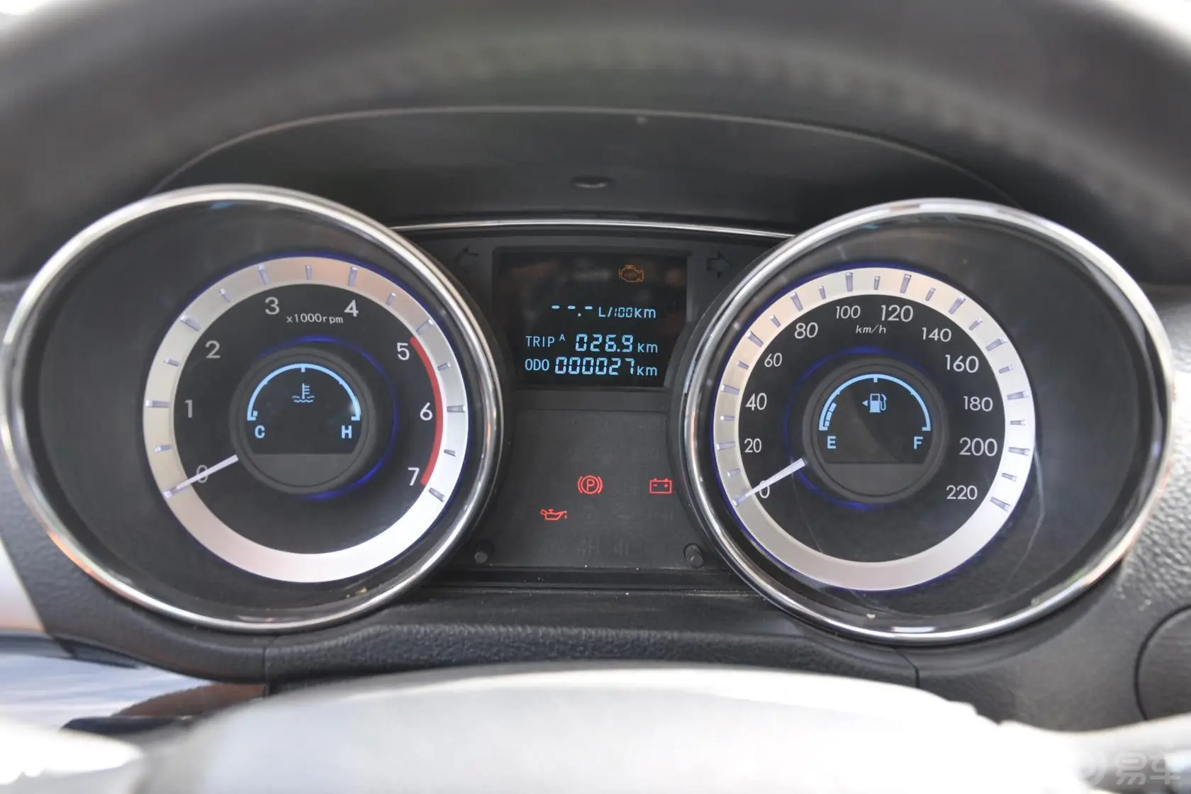 揽福2.4L 手动 汽油 四驱 豪华型仪表盘背光显示