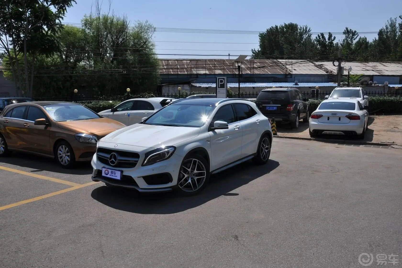 奔驰GLA AMGGLA 45 AMG 4MATIC侧前45度车头向左水平