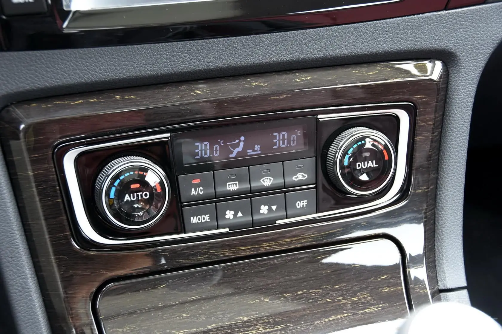 众泰T600家用版 2.0T 手动 尊贵型空调