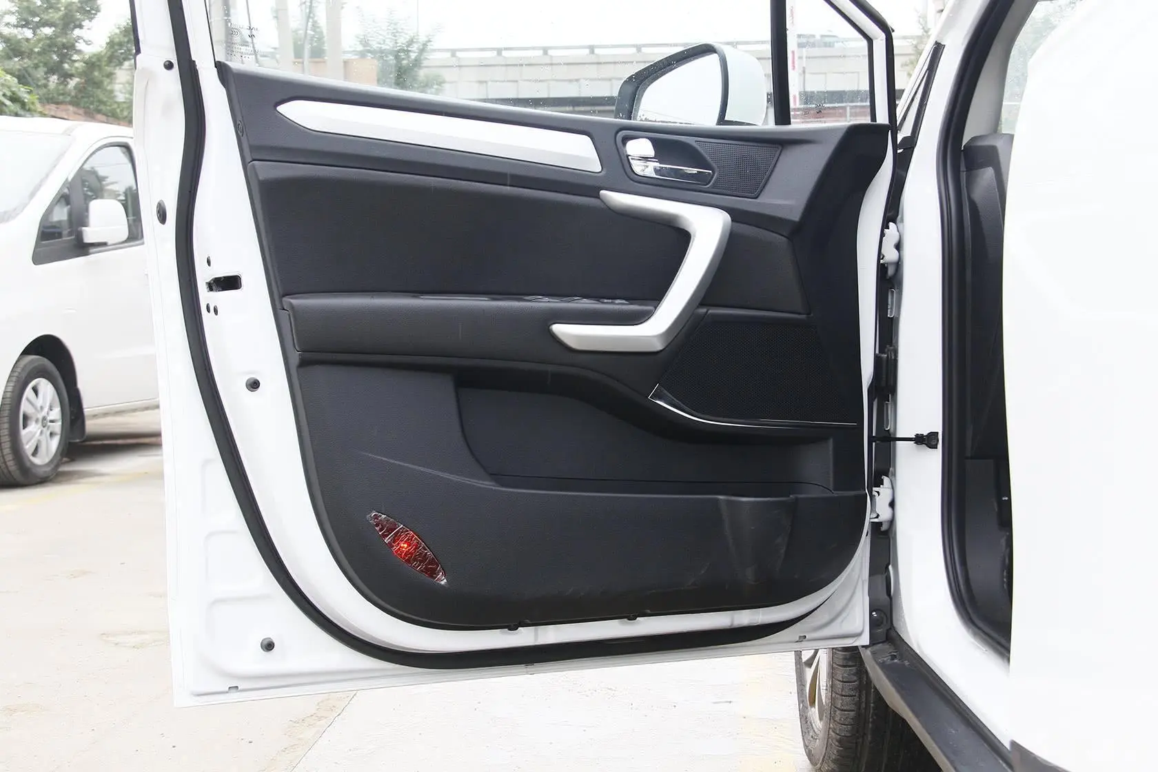 瑞风S31.5L 6MT 豪华智能尊享版驾驶员侧车门内门板