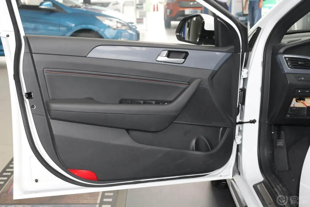 索纳塔1.6T 自动 GLS 智能型+时尚包驾驶员侧车门内门板