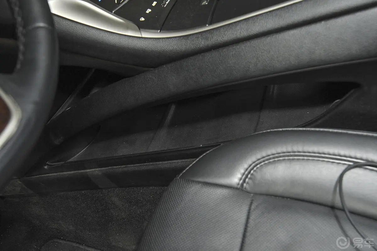 林肯MKZ2.0T 尊耀版内饰