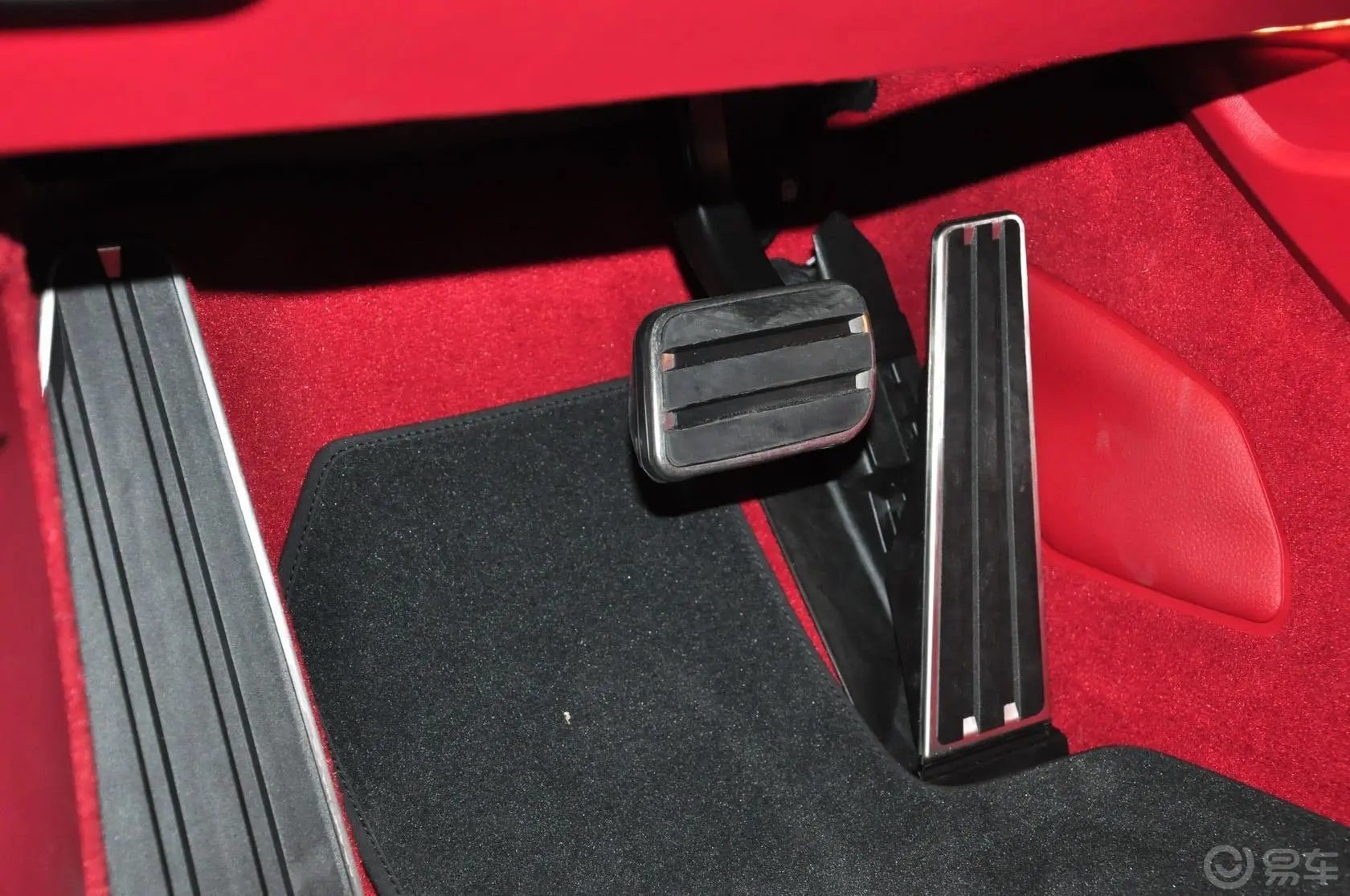 保时捷911Carrera 4 GTS Cabriolet 3.8L脚踏板