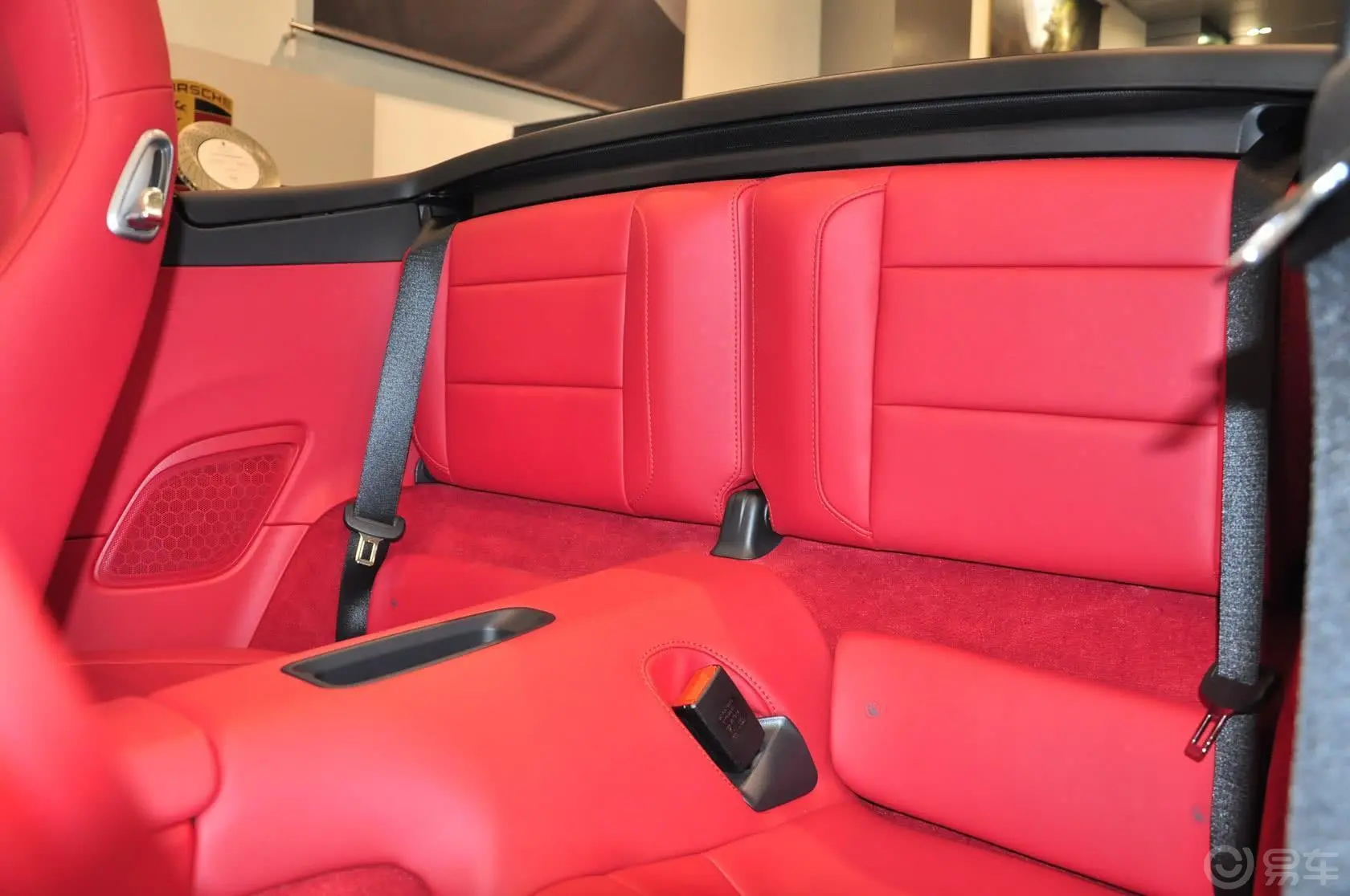保时捷911Carrera 4 GTS Cabriolet 3.8L后排座椅
