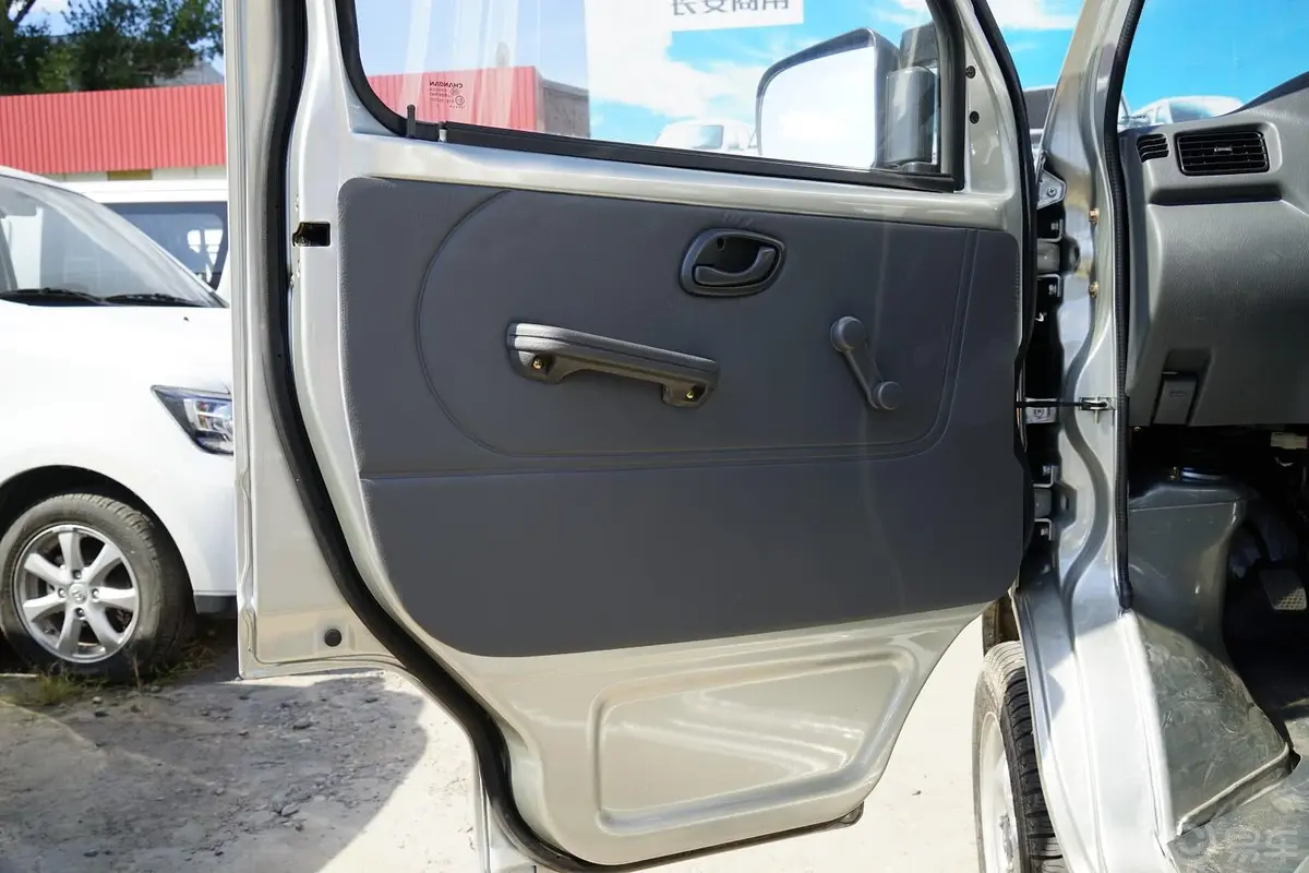 长安星卡1.0L 手动  基本型驾驶员侧车门内门板