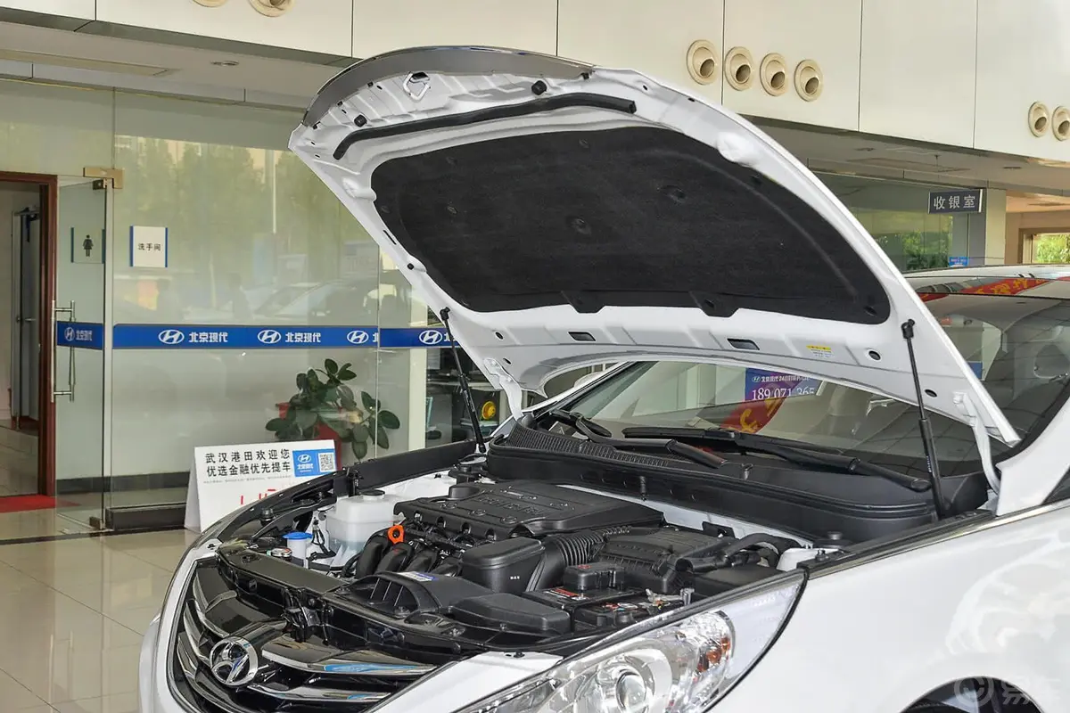 索纳塔经典 2.4L 自动 豪华版 国五内饰