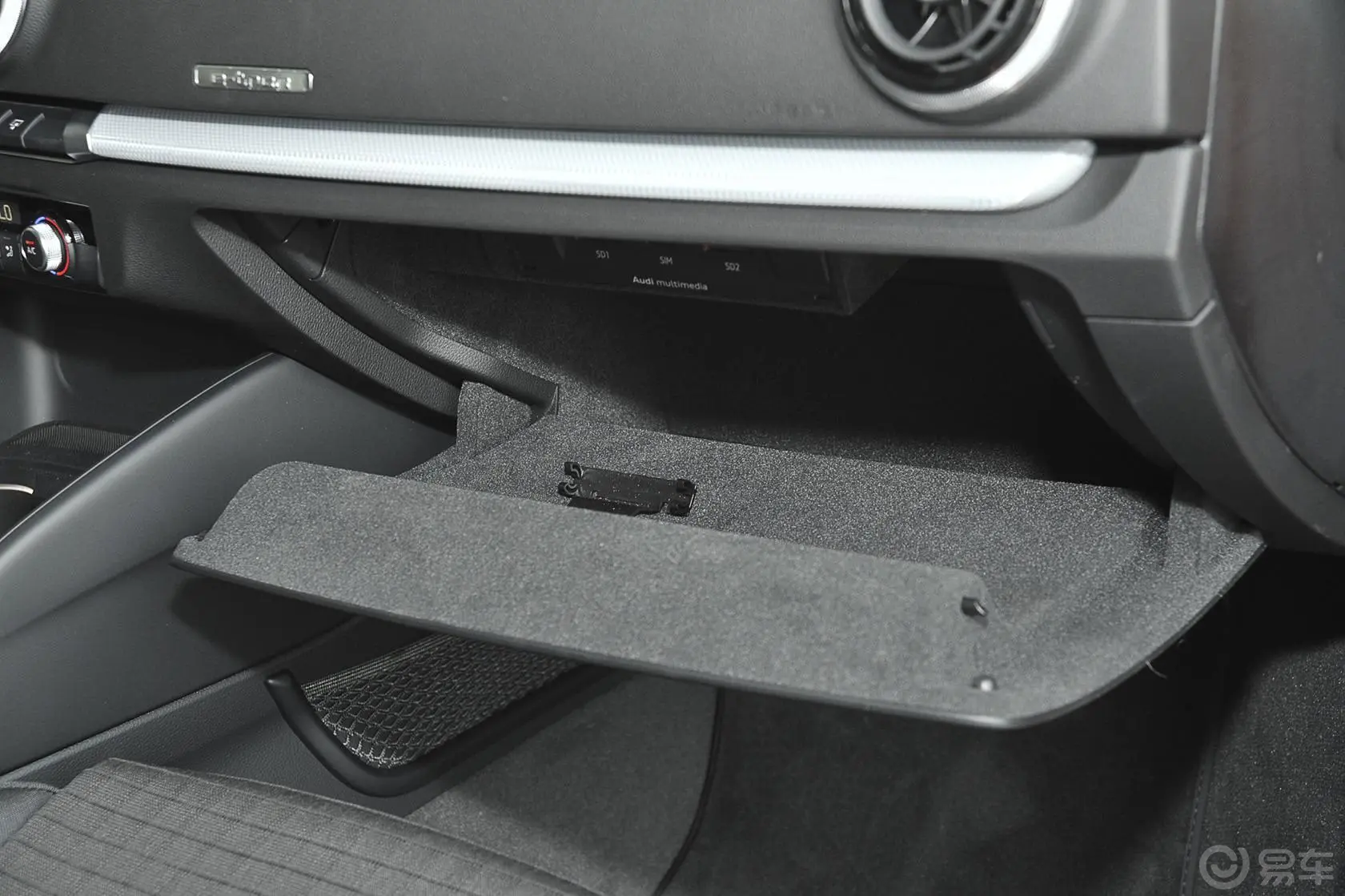 奥迪A3 插电混动(进口)Sportback e-tron 舒适型手套箱