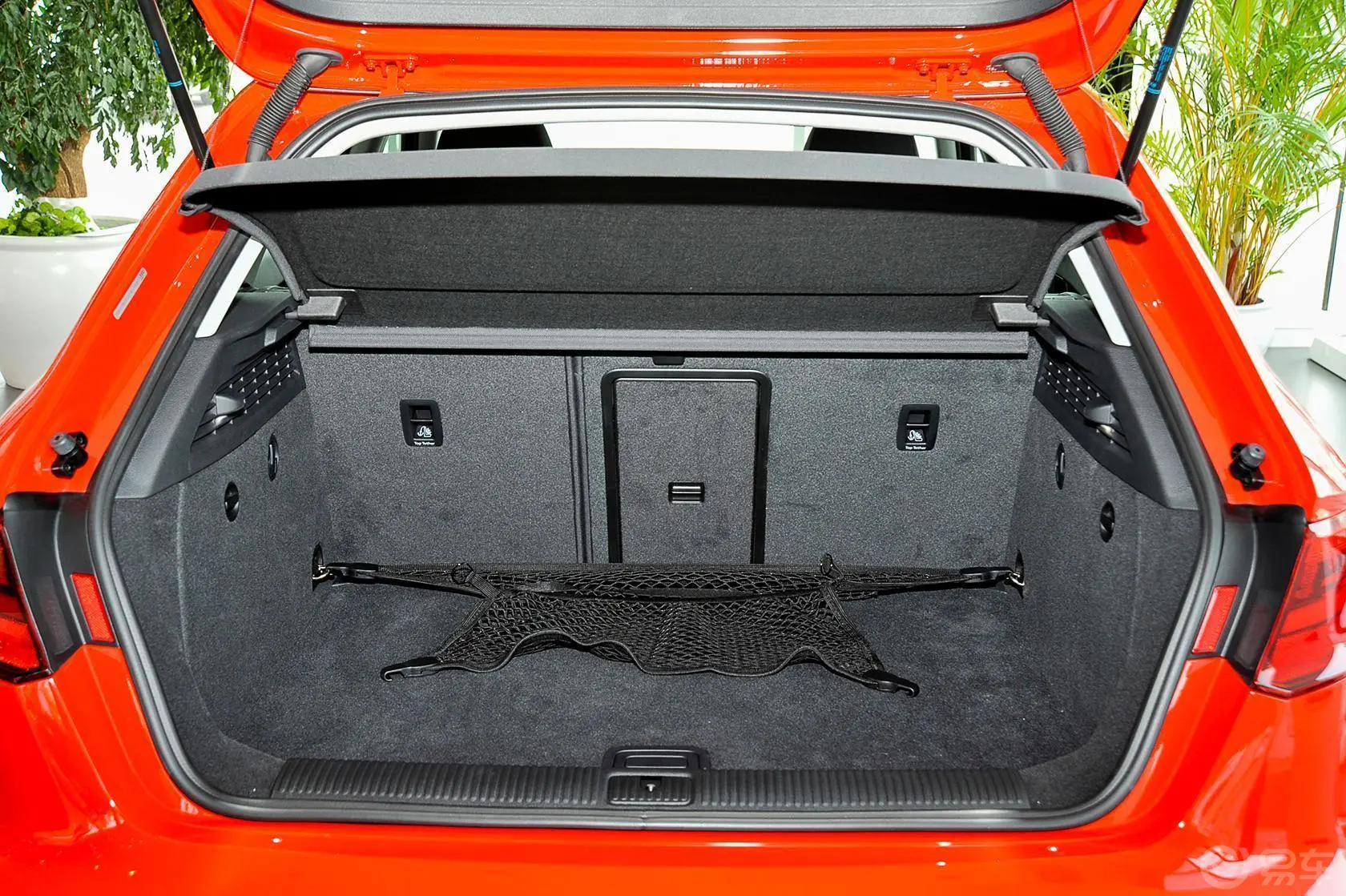 奥迪A3 插电混动(进口)Sportback e-tron 舒适型行李箱空间
