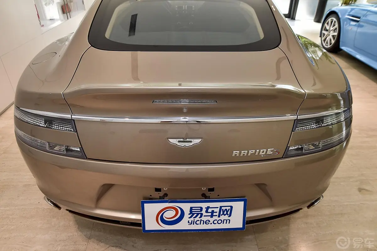 RapideS 6.0L正后水平