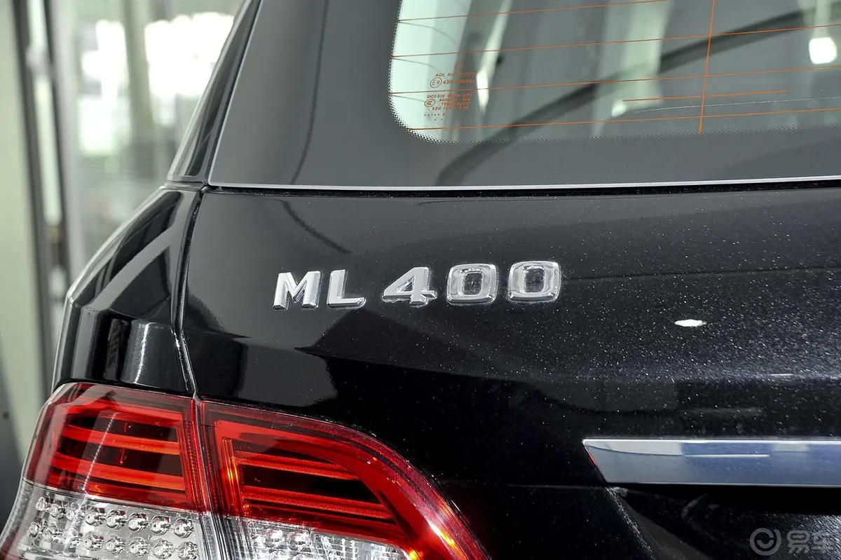 奔驰M级ML400 4MATIC 动感型尾标