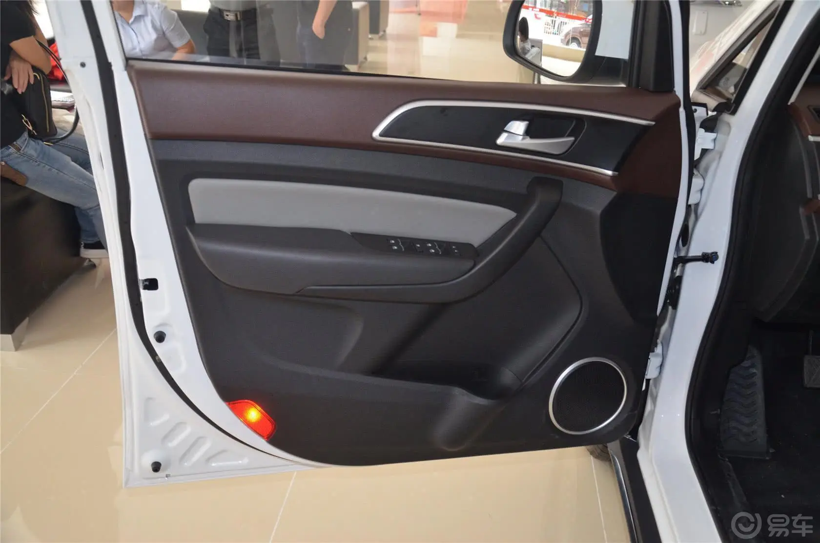 幻速H31.5L 手动 舒适版驾驶员侧车门内门板