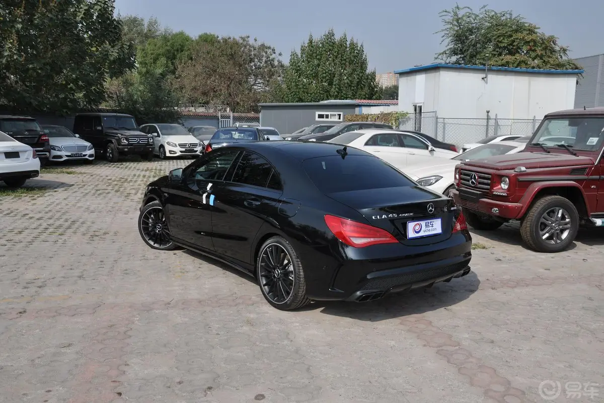 奔驰CLA级 AMGCLA45 AMG 4MATIC侧后45度车头向左水平