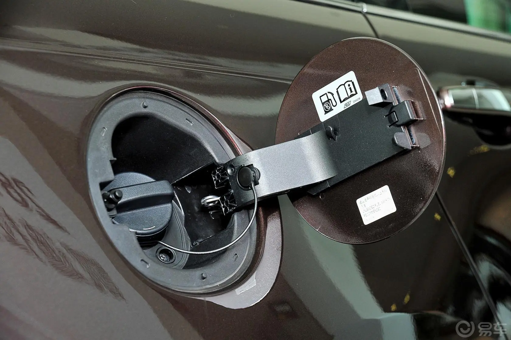 凯迪拉克SRX3.0L 手自一体 舒适型油箱盖