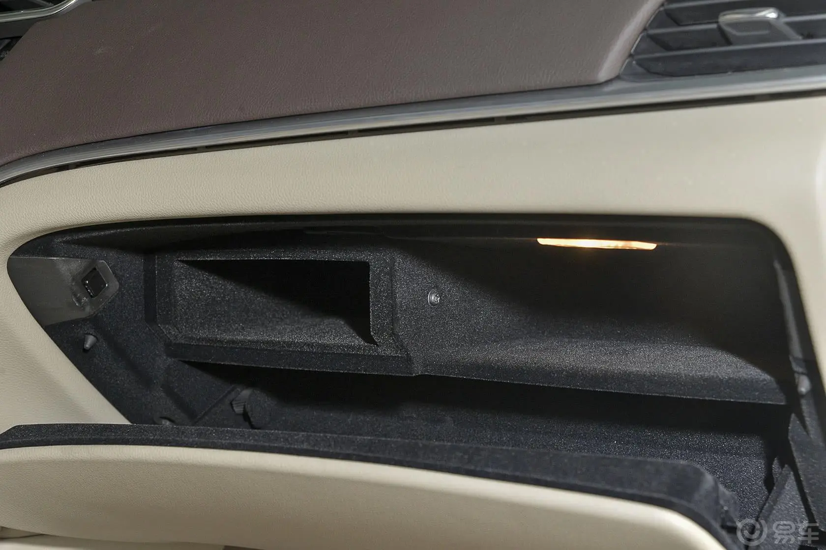 凯迪拉克XTS28T 舒适型内饰