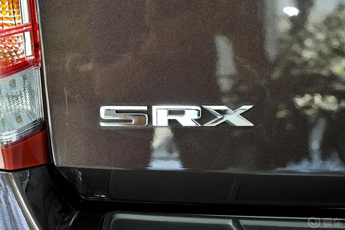 凯迪拉克SRX3.0L 手自一体 舒适型尾标