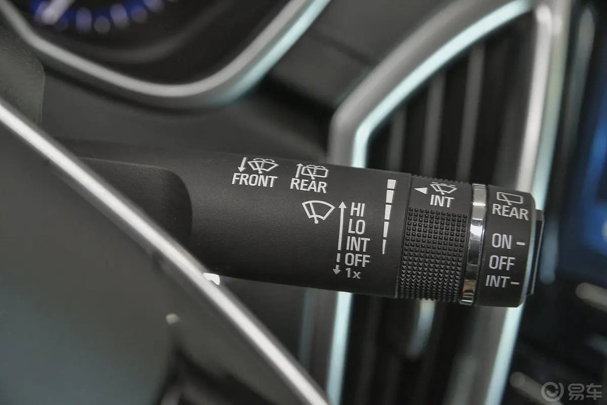凯迪拉克SRX3.0L 手自一体 舒适型雨刷器开关