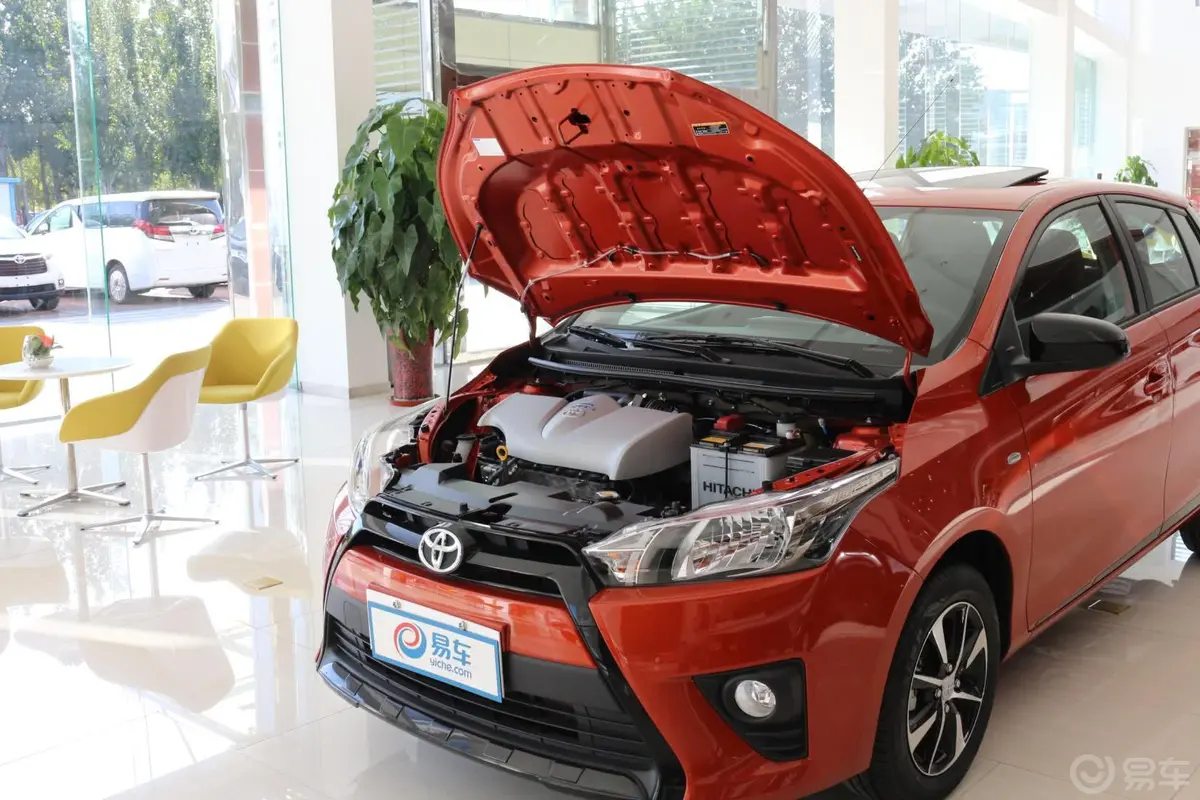 YARiS L 致炫1.5L 自动 橙色限量版发动机盖开启