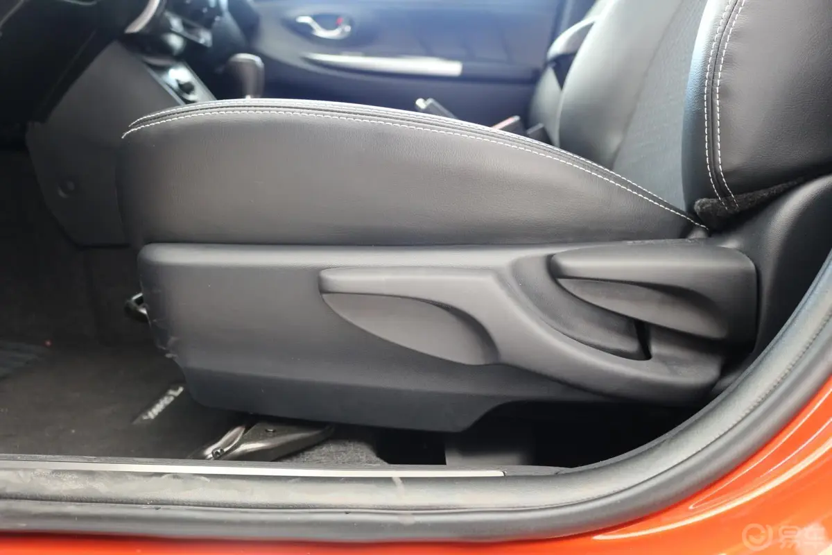 YARiS L 致炫1.5L 自动 橙色限量版座椅调节键