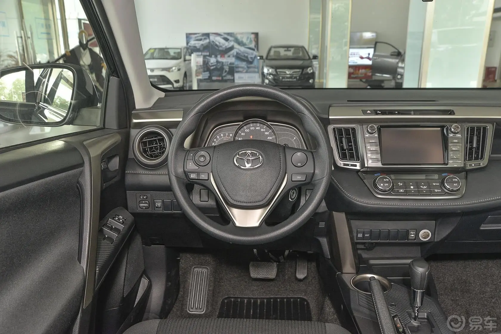 RAV4荣放2.0L CVT 两驱 风尚版驾驶位区域